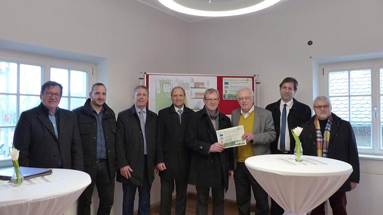 Eine kleine Delegation besuchte das Kuratenhaus in Heroldsbach. Foto: Pauline Lindner