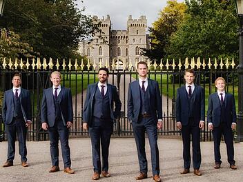 The Queen's Six, bestehend aus den Countertenören Daniel Brittain und Timothy Carleston, den Tenören Nicholas Madden und  Dominic Bland sowie Bariton/Bass Andrew Thompson und Simon Whiteley gastieren im Februar in Coburg. Veranstalter/Cora Beattie)