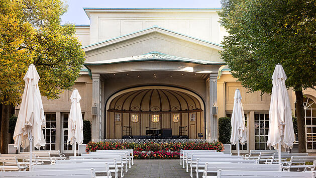 In der historischen Konzertmuschel im Kurgarten kannst du während des Kissinger Sommers kostenlose "Prélude"-Konzerte hören.