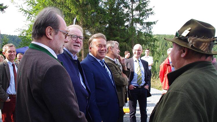 Der Minister wurde in der Nähe von Nurn an der Talsperre begrüßt. Foto: Marco Meißner