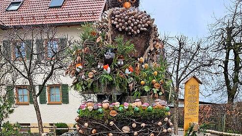 Die Feuerwehr Kleingesee ist für ihre spektakulären Themenosterbrunnen bekannt.