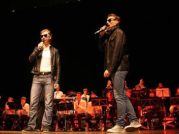 Beim großen Robin-Hood-Konzert zogen die Schüler des Markgraf-Georg-Friedrich-Gymnasiums alle Register und traten unter anderem als "The Boss Hoss" auf. Fotos: Sonja Adam