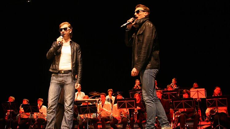 Beim großen Robin-Hood-Konzert zogen die Schüler des Markgraf-Georg-Friedrich-Gymnasiums alle Register und traten unter anderem als "The Boss Hoss" auf. Fotos: Sonja Adam