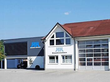 Einen gepflegten Anblick bietet das Firmengelände des Bauunternehmens Helmut Herrmann in der Industriestraße 17 in Mainleus.