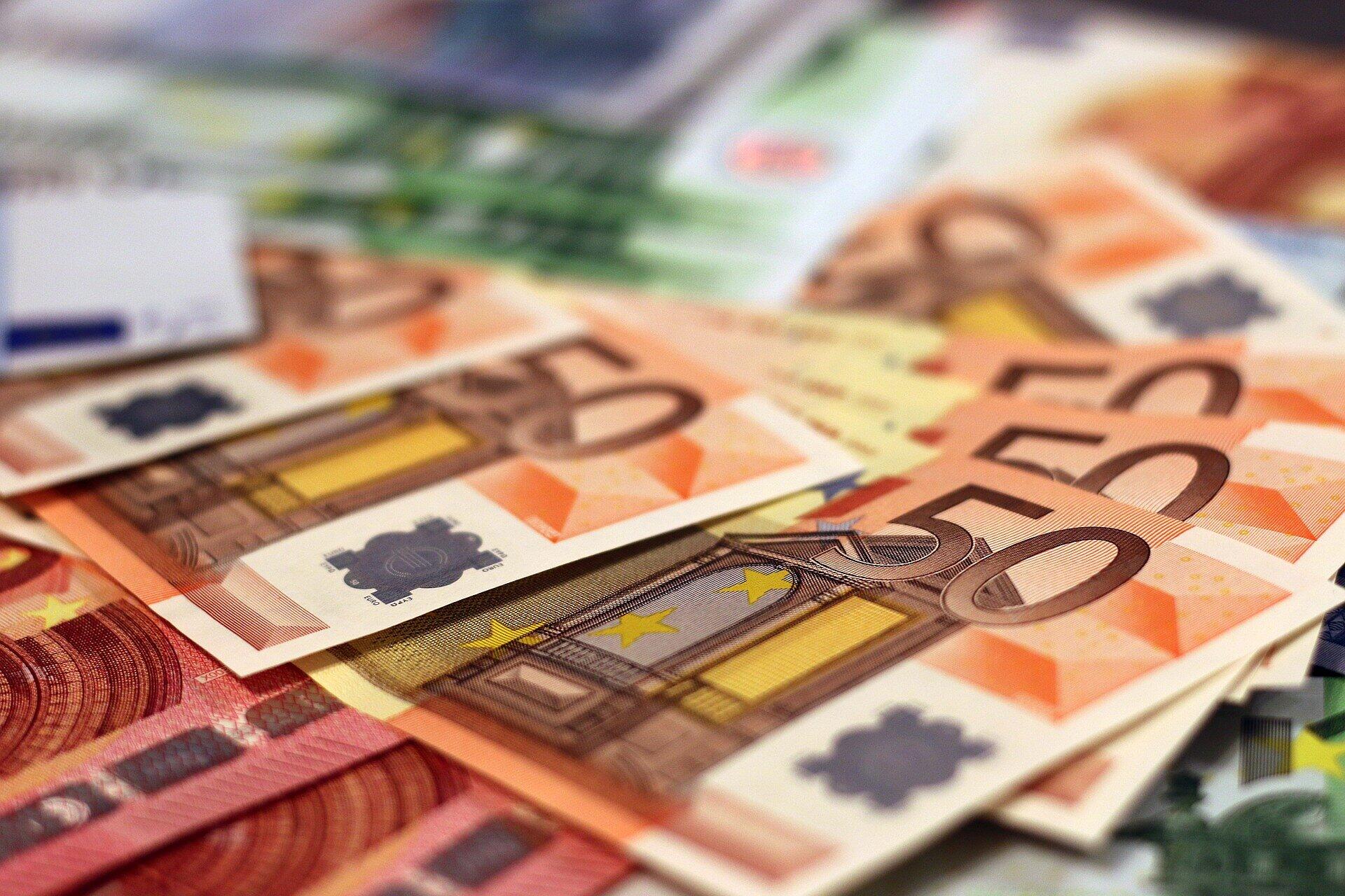 Bald kein Bargeld über 10.000 Euro mehr erlaubt? Das steckt