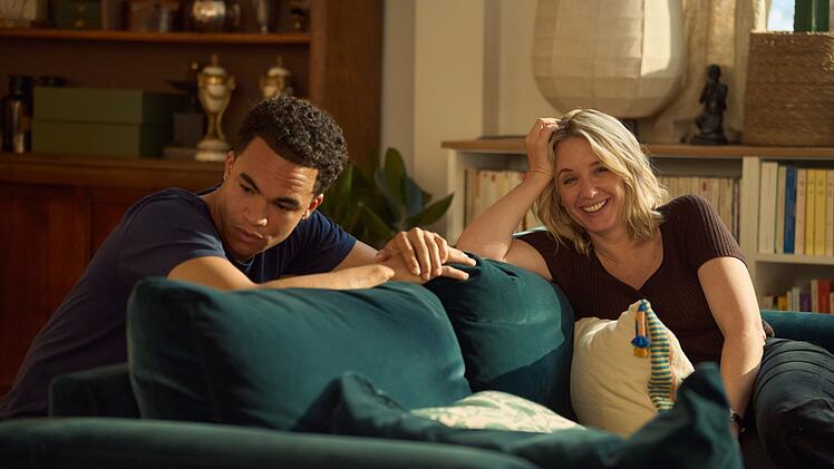 Assane w&uuml;nscht sich nichts sehnlicher, als ein gutes Verh&auml;ltnis mit seiner Ex-Freundin Claire (Ludivine Sagnier) und seinem Sohn Raoul (Th&eacute;o Christine).