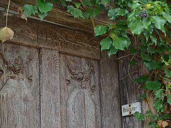 Das Brückners Haus in Weißenbrunn wird abgerissen. An seiner Stelle könnte ein Platz entstehen, an dem sich die Wasserfälle dahinter erleben lassen und an das Gebäude erinnert wird. Rainer Lutz