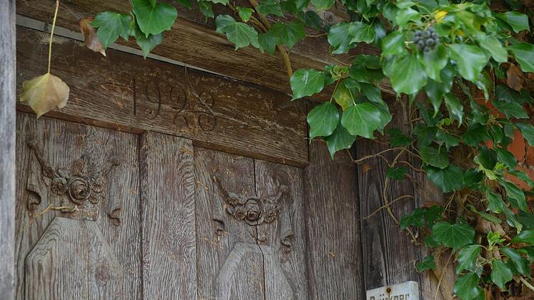 Das Brückners Haus in Weißenbrunn wird abgerissen. An seiner Stelle könnte ein Platz entstehen, an dem sich die Wasserfälle dahinter erleben lassen und an das Gebäude erinnert wird. Rainer Lutz