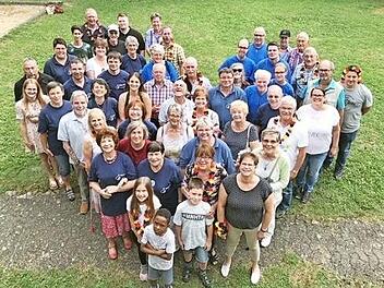 Ein Herz und eine Familie: Mitglieder des Nöther-Clans kamen in Reiterswiesen zum etwas anderen Familientreffen zusammen.  Foto: Chris Hahn