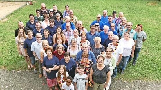 Ein Herz und eine Familie: Mitglieder des Nöther-Clans kamen in Reiterswiesen zum etwas anderen Familientreffen zusammen.  Foto: Chris Hahn