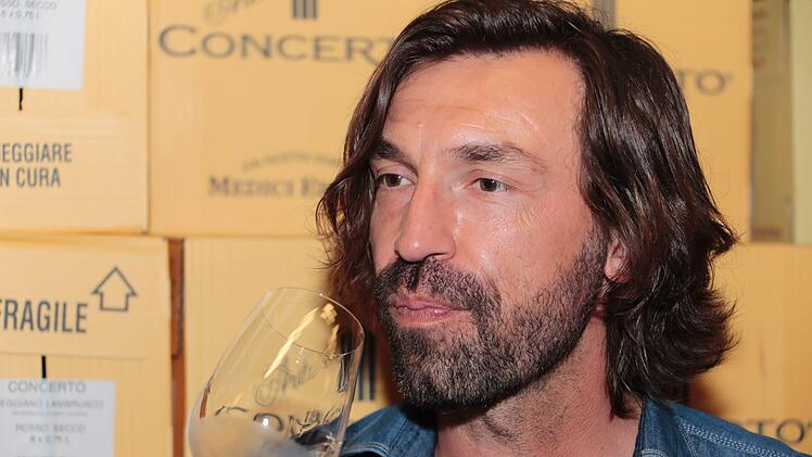 Andrea Pirlo  am Montag in Bamberg.  Foto: Matthias Hoch
