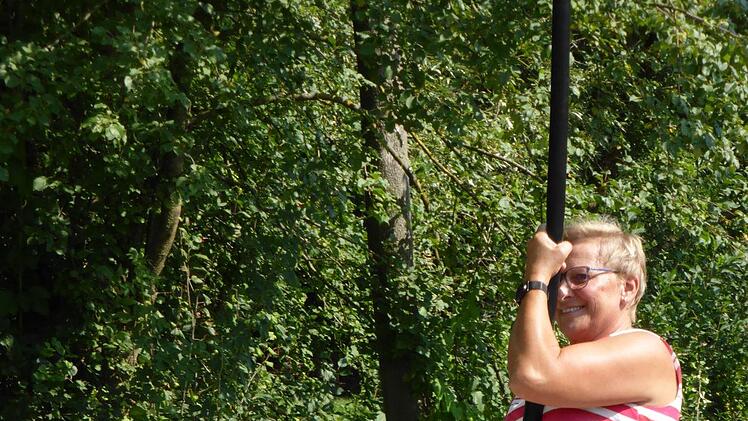 Die Vizelandr&auml;tin Rosi Kraus  beim Wettbewerb auf der Seilbahn Foto: privat