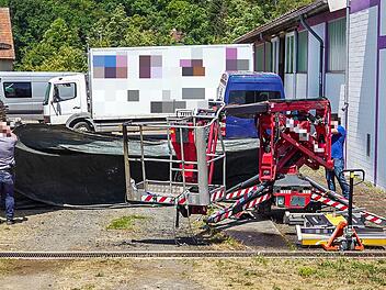 Tödlicher Unfall in Kleineibstadt: Arbeiter erleidet Stromschlag