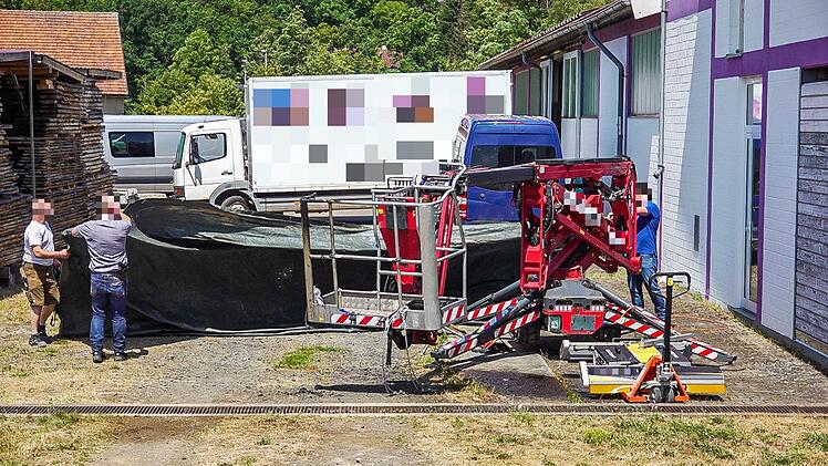 Tödlicher Unfall in Kleineibstadt: Arbeiter erleidet Stromschlag
