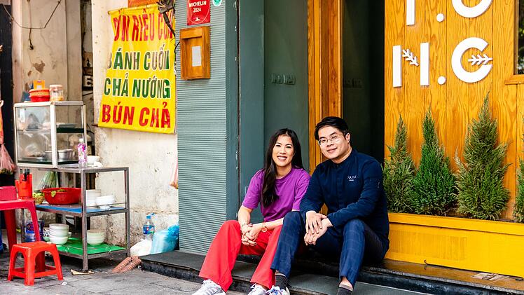 Was macht die Pho-Suppe so besonders? Mai Thi Nguyen-Kim trifft den Chefkoch Hoang Tung und geht dem Geheimnis hinter dem beliebten Gericht auf die Spur.