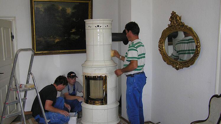 Kachelöfen sorgen für historischen Charme und verbreiten wohlige Wärme.