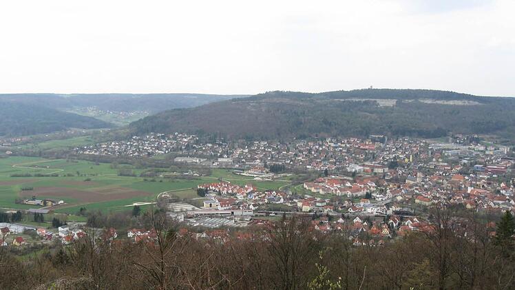 Blick von der Wallerwarte auf das Wiesenttal und Ebermannstadt. Foto: Martin Rehm