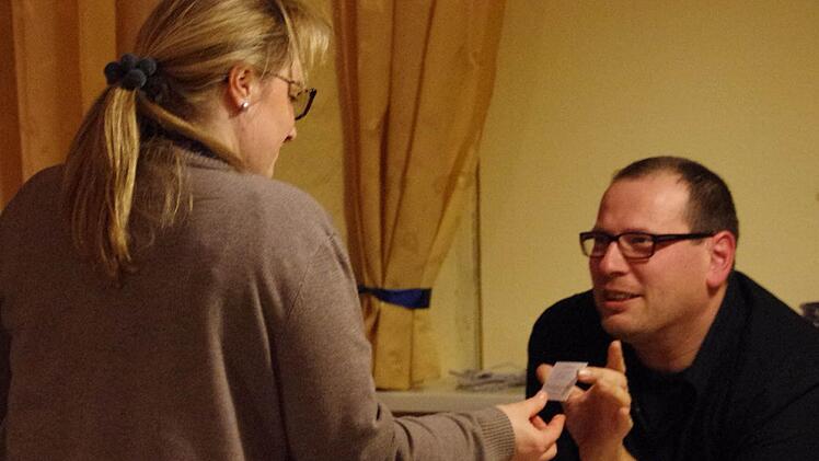 André Steffen leitet den Lichtenfelser Mieterschutzverein. Viele Kronacher Mieter suchten schon am Mittwoch seinen Rat und den seiner Frau. Foto: Marco Meißner