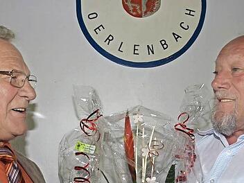 20 Jahre stand Felix Lorger (links) an der Spitze des VdK-Ortsverbands Oerlenbach. Seine beispielhaften Dienste würdigte im Namen der Mitglieder Georg Sittler. Fotos: Stefan Geiger