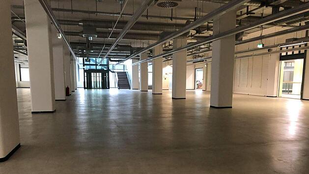 Die leere Fl&auml;che des ehemaligen Adler-Marktes wird bald in den H&auml;nden der Tr&ouml;dler sein.Foto: Manuela Schneider