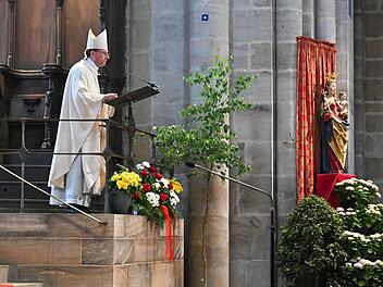 Bamberg: Erzbischof Gössl ruft zu Fronleichnam zu Mitmenschlichkeit auf Der Bamberger Erzbischof Herwig Gössl an Fronleichnam 2024 in Bamberg