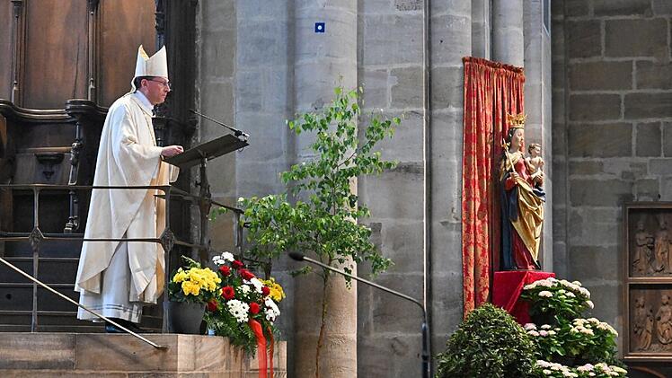 Der Bamberger Erzbischof Herwig Gössl an Fronleichnam 2024 in Bamberg