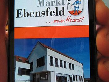 Die neue App spart Wege. Statt "ab aufs Amt" könnte es für viele Ebensfelder ab sofort heißen "App zum Amt". Foto: Monika Schütz