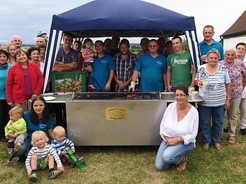In der Dorfgemeinschaft helfen alle Generationen zusammen.  Foto: Johanna Blum