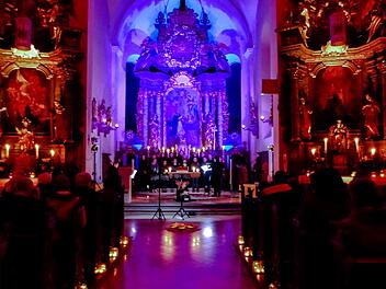 Der Jugendchor "Teens in Takt" des Stettfelder Gesangvereins präsentierte unter Leitung von Marianne Markert bei seiner "Nacht der Lichter" ein eindrucksvolles Konzert.Christian Ziegler