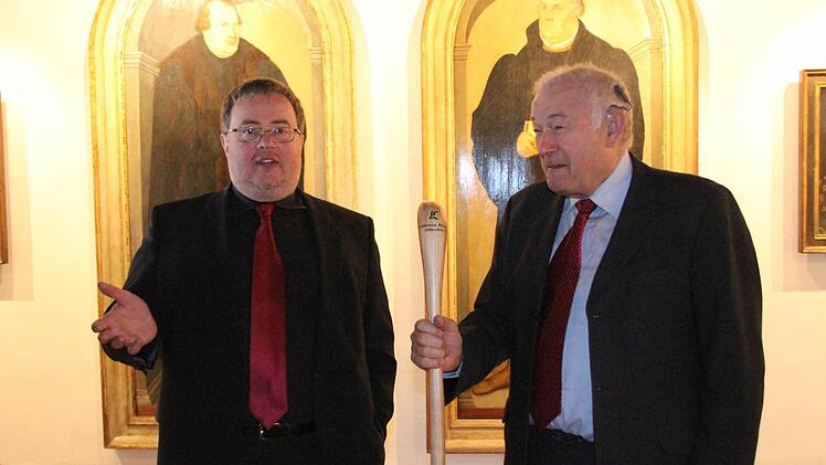 Synodale unter sich: Der coburger Dekan Christoph Liebst mit Günther Beckstein