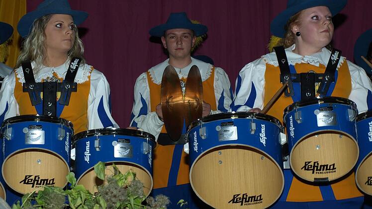 Auf viele junge Kräfte kann der Spielmannszug des Faschingsclubs bauen. Von links: Vanessa Reith, Andreas Ostermiller und Jennifer Reith. Foto: Stefan Geiger