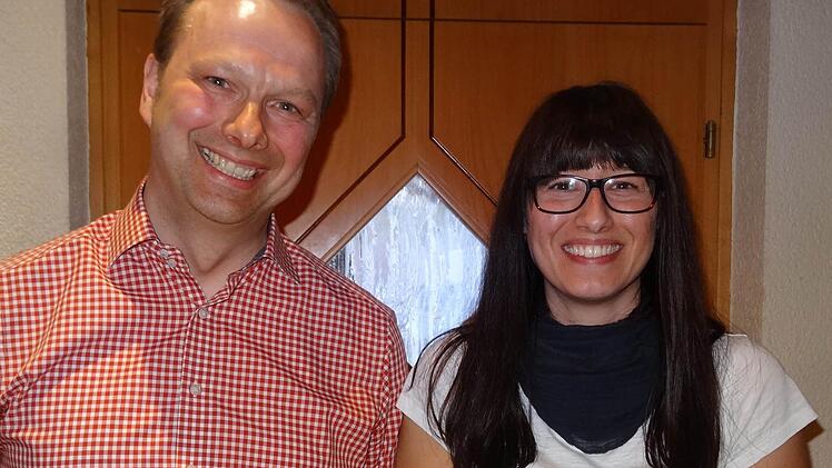 Der bisherige Vorsitzende der Feuerbergmusikanten Michael Blaser gab sein Amt an Miriam Voll weiter.  Foto: Marion Eckert