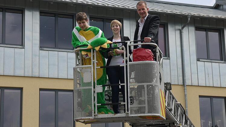 "Löschi" erobert das Neustadter Arnold-Gymnasium. Foto: Berthold Köhler