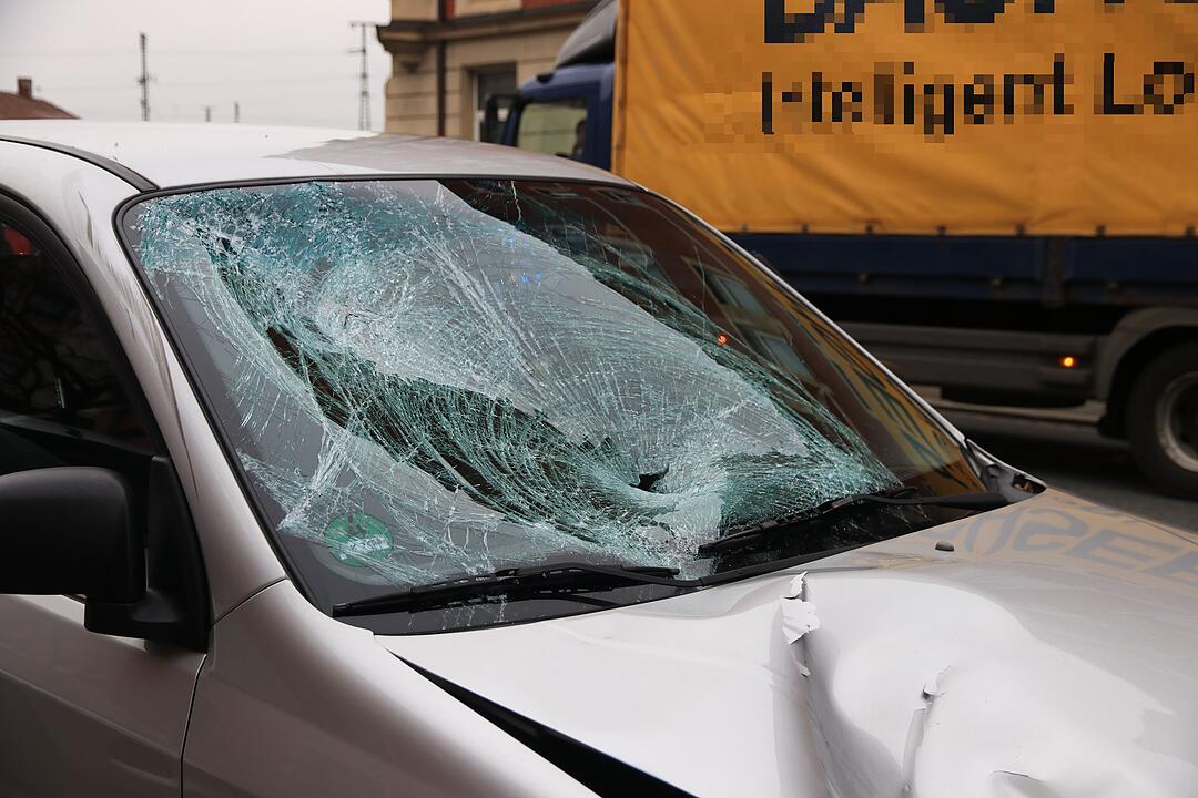 14-Jähriger in Nürnberg von Auto erfasst - Junge schwebt in Lebensgefahr