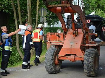 13. Juni 2017: Der führerscheinlose Fahrer eines Radladers übersieht bei Maibach eine Radfahrerin, die bei dem Unfall tödlich verletzt wird. Nun fand der Prozess wegen fahrlässiger Tötung gegen ihn und einen 48-Jährigen, der ihn fahren ließ, statt.  Foto: Sandra Bernadett Grätsch