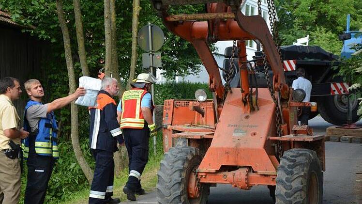 13. Juni 2017: Der führerscheinlose Fahrer eines Radladers übersieht bei Maibach eine Radfahrerin, die bei dem Unfall tödlich verletzt wird. Nun fand der Prozess wegen fahrlässiger Tötung gegen ihn und einen 48-Jährigen, der ihn fahren ließ, statt.  Foto: Sandra Bernadett Grätsch
