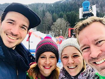 Mit Skistar Felix Neureuther ist Tobias Döppelhan der erste große Werbedeal gelungen. Unser Bild zeigt (von links) Felix Neureuther, Ines Döppelhan, Miriam Neureuther sowie Tobias Döppelhan. Fotos: privat