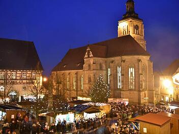 Einen schöneren Rahmen als den heimeligen Marktplatz in Königsberg kann ein Weihnachtsdmarkt kaum haben.  Fotos: Gerold Snater