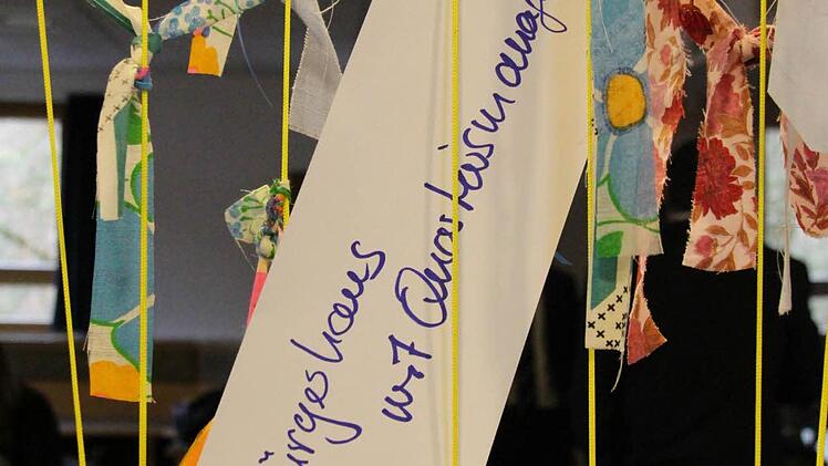 Ein "Netz der guten Wünsche" für Wüstenahorn wurde bei der offiziellen Übergabe des Quartiersmanagements geknüpft.