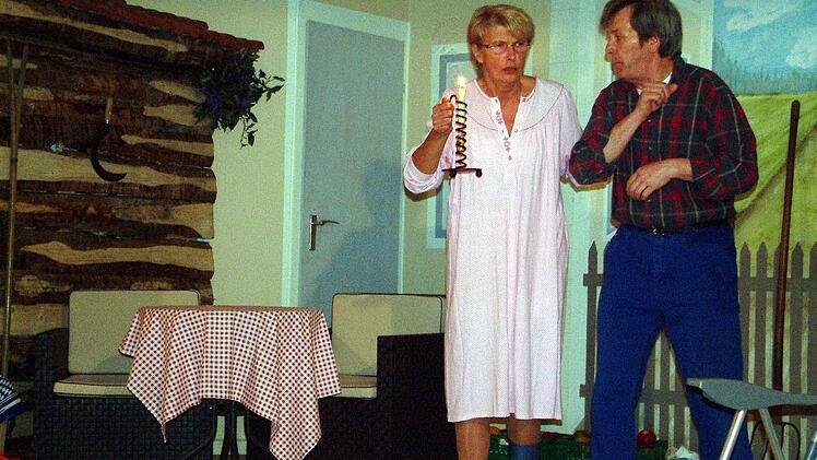 Selbst in der Nacht ließ Opa Karl seine geizige Schwiegertochter Magda (Helga Lenhardt) und seinen Sohn Paul (Otto Lutz) nicht ruhig schlafen.