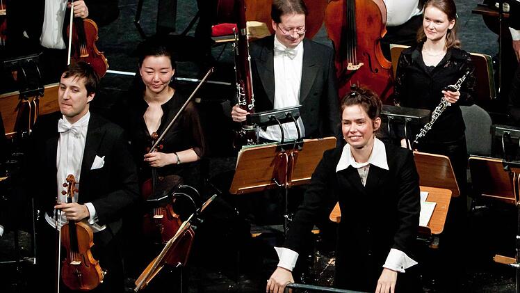 Coburgs Erste Kapellmeisterin Anna-Sophie Brüning leitete am Montag das Sinfoniekonzert im Landestheater.Foto: Jochen Berger