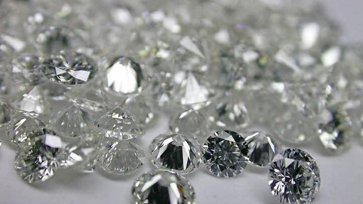 Mit dem Handel von Diamanten soll der Angeklagte einen Schaden von fast 80 000 Euro angerichtet haben (Symbolbild). Foto: dpa