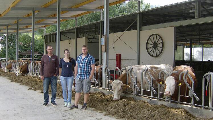 Familie Hänfling in ihrer Anlage Foto: Petra Malbrich
