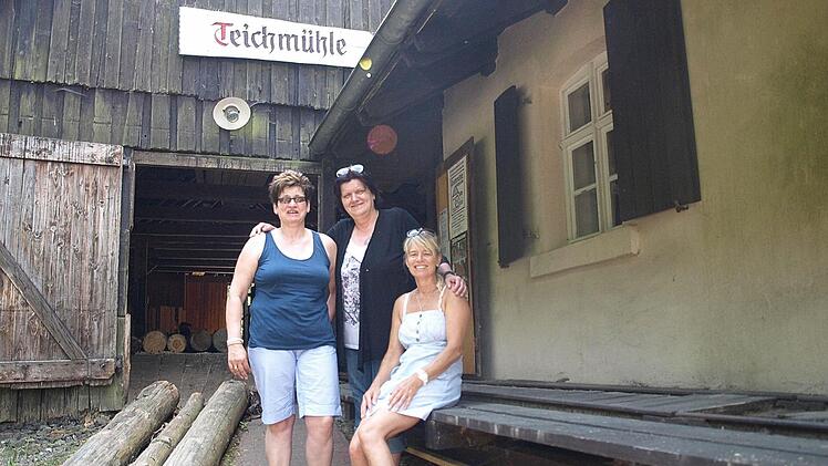 Hier waren sie fünf Jahre zuhause - Carmen, Petra und Michaela (v. li) wohnten von 1964 bis 1969 mit ihrer Familie in der Teichmühle.