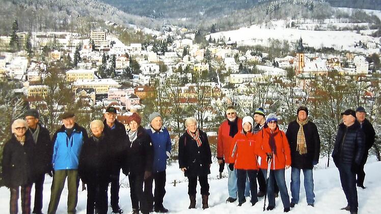 Blick über die verschneite Stadt: Die Wanderungen des Bad Brückenauer Rhönklubs sind immer gut besucht.  Foto: Rhönklub-Zweigverein Bad Brückenau