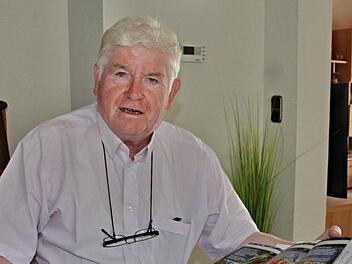 Manfred Fausten ist in der vierten Periode im Stadtrat Ebern vertreten. Dort ist er der Senior im Gremium, der sich zu Hause gewissenhaft auf alle Sitzungen vorbereitet. Foto: Helmut Will