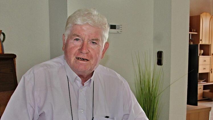 Manfred Fausten ist in der vierten Periode im Stadtrat Ebern vertreten. Dort ist er der Senior im Gremium, der sich zu Hause gewissenhaft auf alle Sitzungen vorbereitet. Foto: Helmut Will