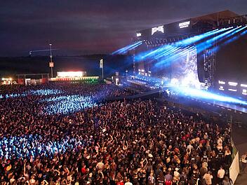 Ommas und Oppas machen Rock im Park unsicher