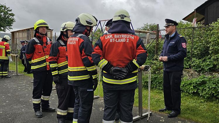 Oberfränkische Feuerwehrmannschaften nahmen an Bezirksleistungsmarsch teil