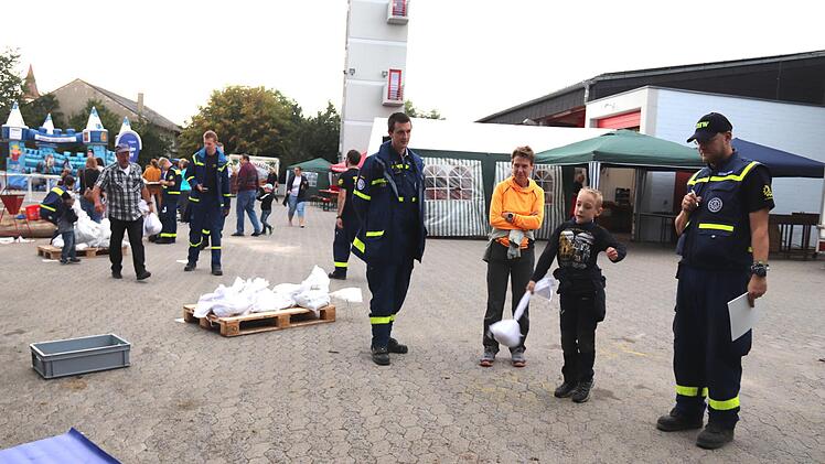 Die Sandsack-Challenge des THW Baiersdorf fand viele begeisterte Teilnehmer.